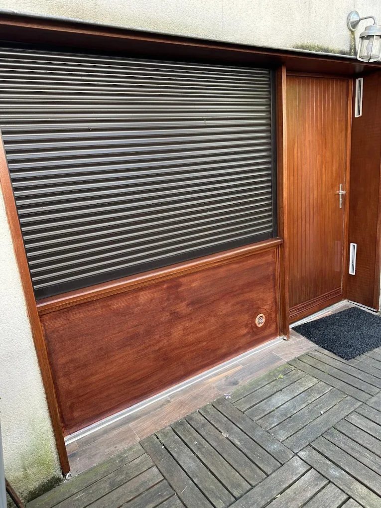 Intervention — Boiseries extérieures vernies